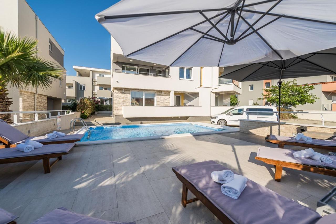 Apartments & Rooms Danivan Pool Villas B 노바야 외부 사진