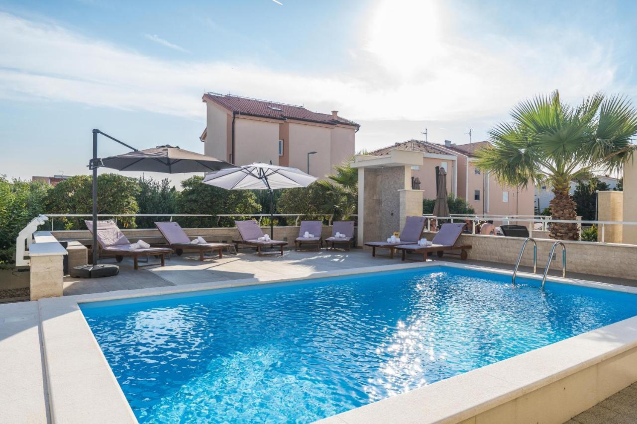 Apartments & Rooms Danivan Pool Villas B 노바야 외부 사진