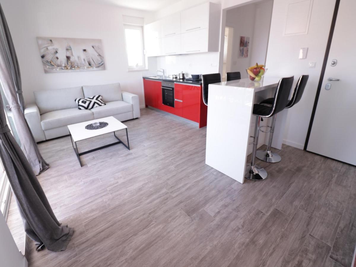 Apartments & Rooms Danivan Pool Villas B 노바야 객실 사진