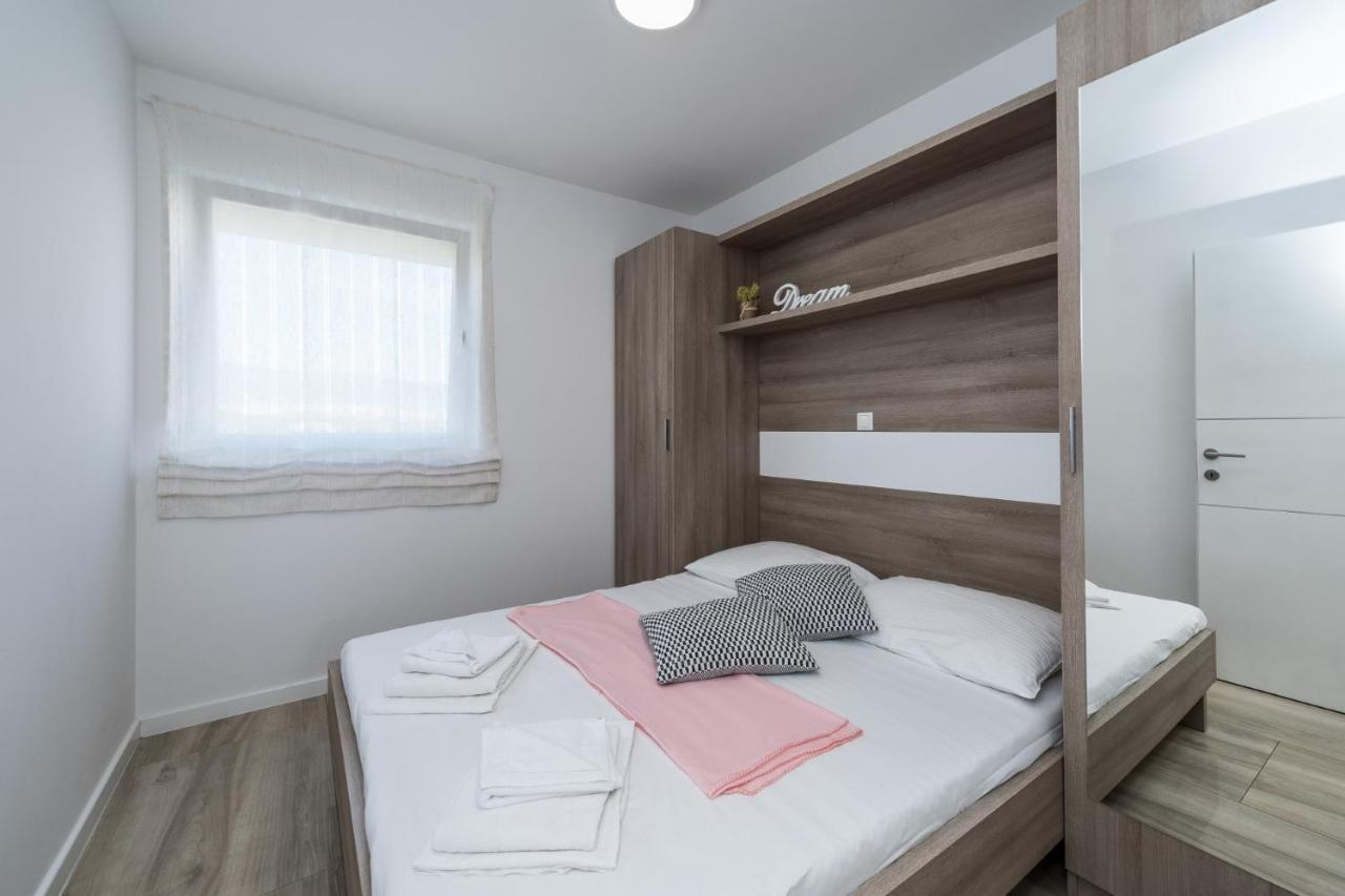 Apartments & Rooms Danivan Pool Villas B 노바야 외부 사진