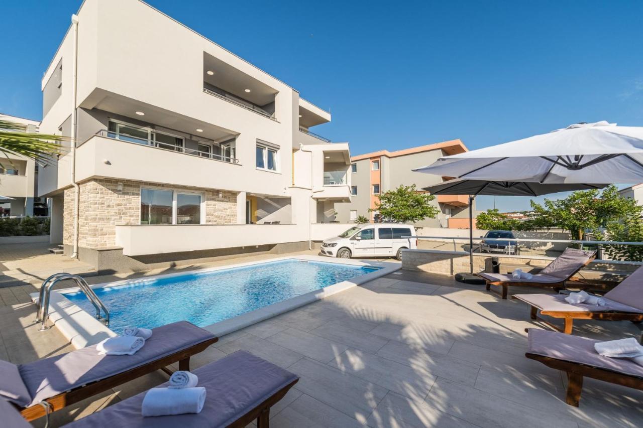Apartments & Rooms Danivan Pool Villas B 노바야 외부 사진