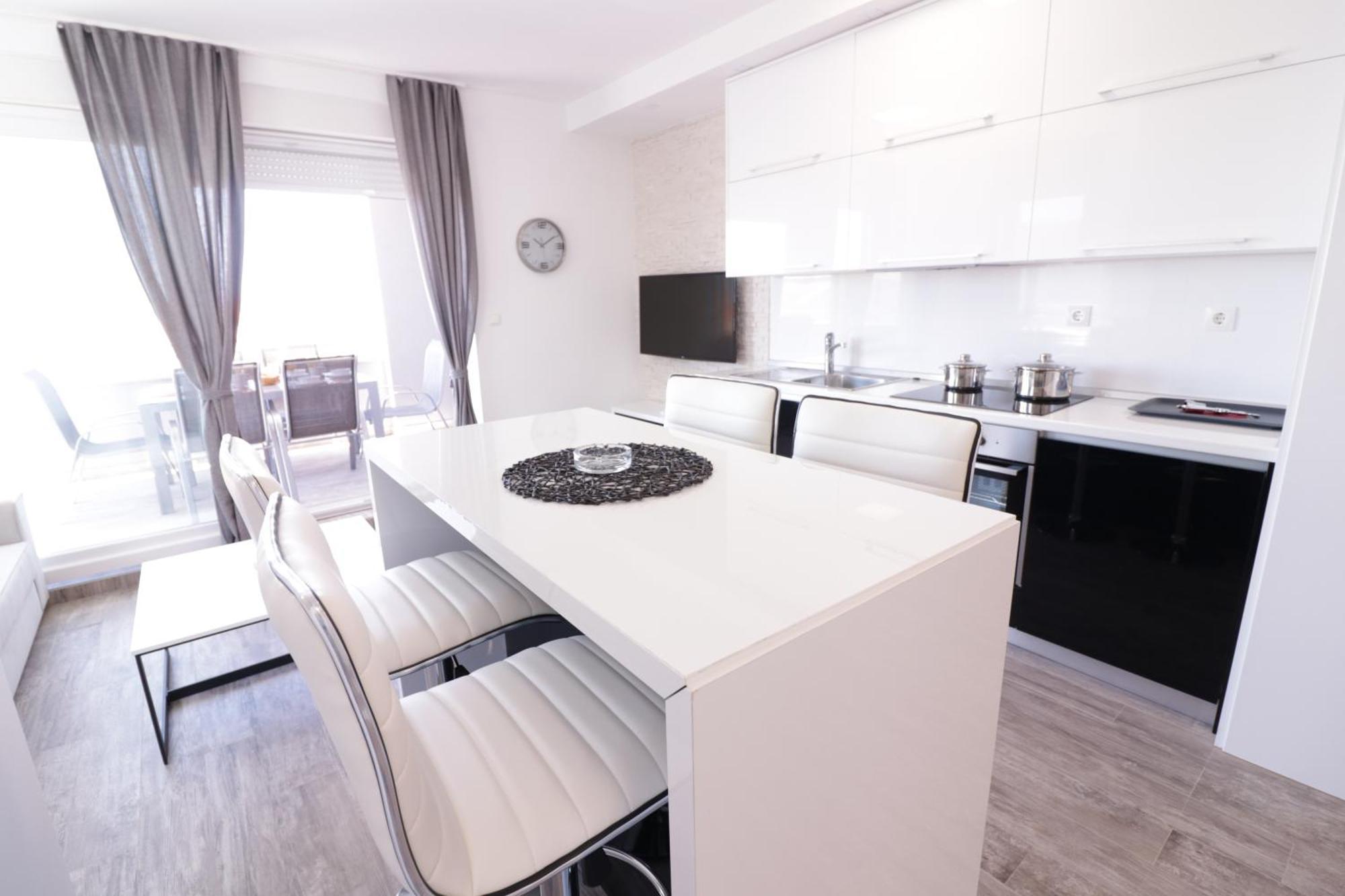 Apartments & Rooms Danivan Pool Villas B 노바야 객실 사진
